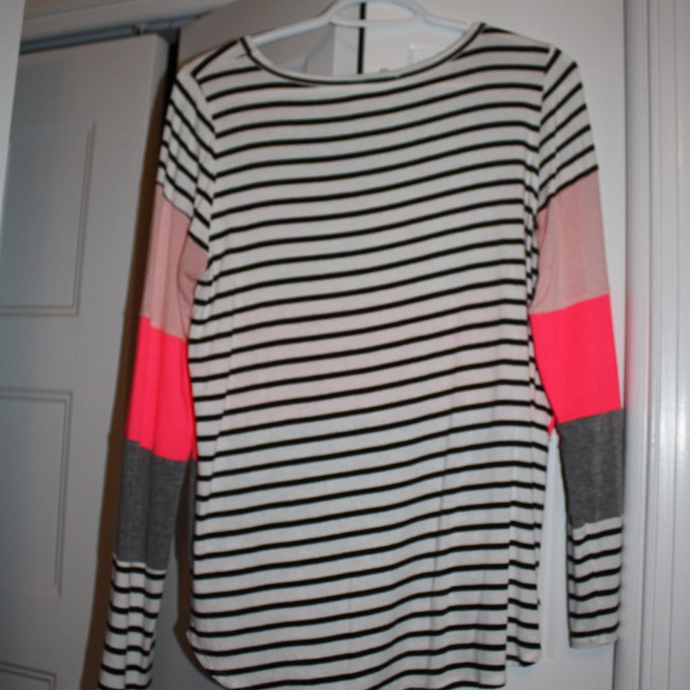 Color block top - Picture 3 of 4